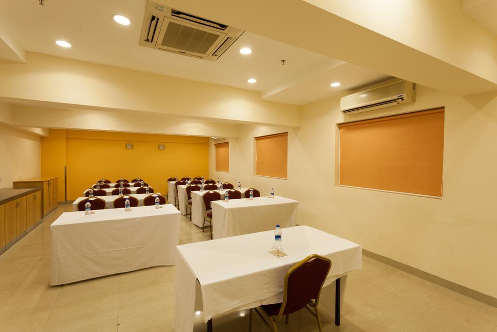 Hotel Ahmedabad Vastrapur Extérieur photo