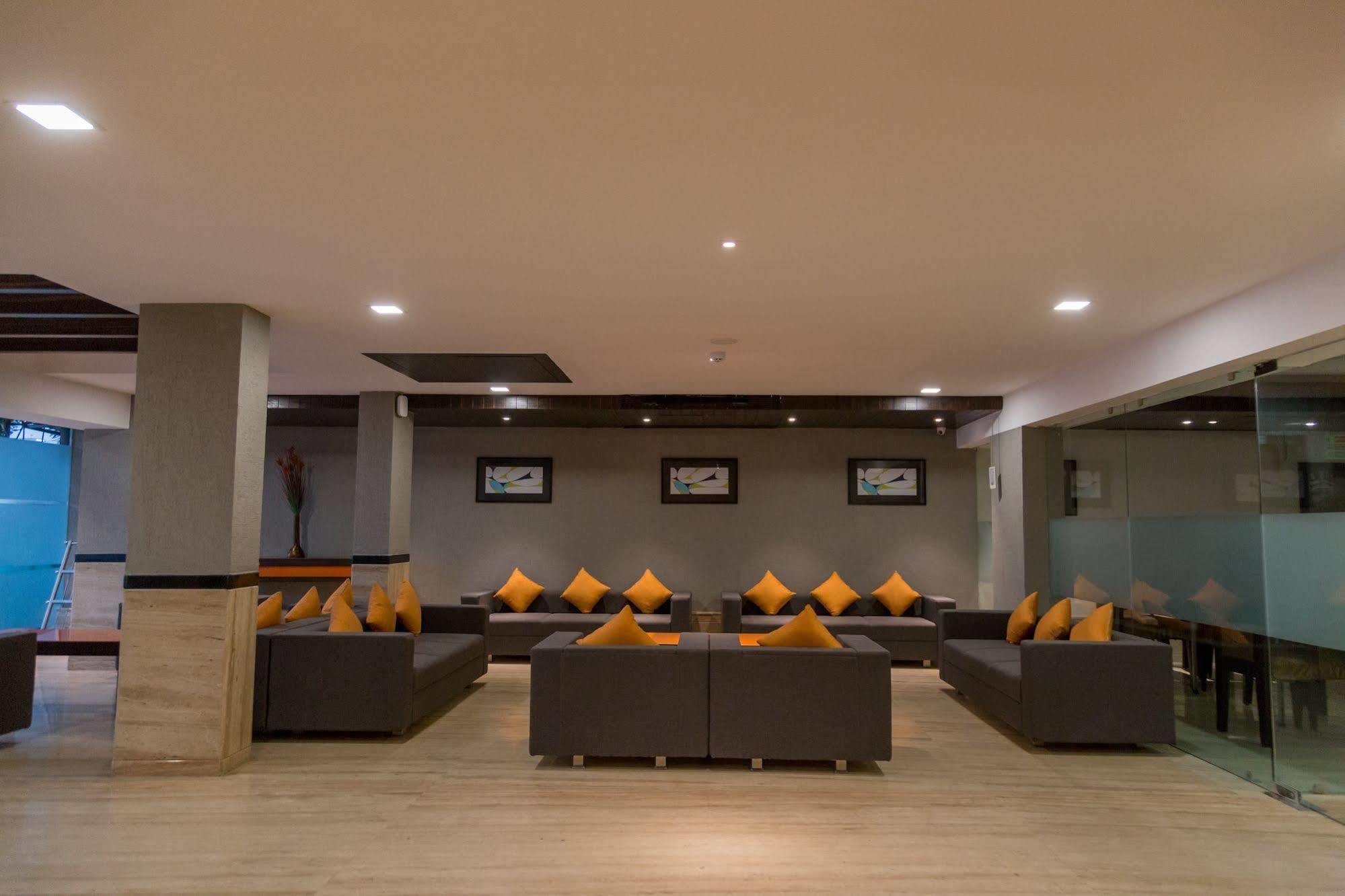 Hotel Ahmedabad Vastrapur Extérieur photo