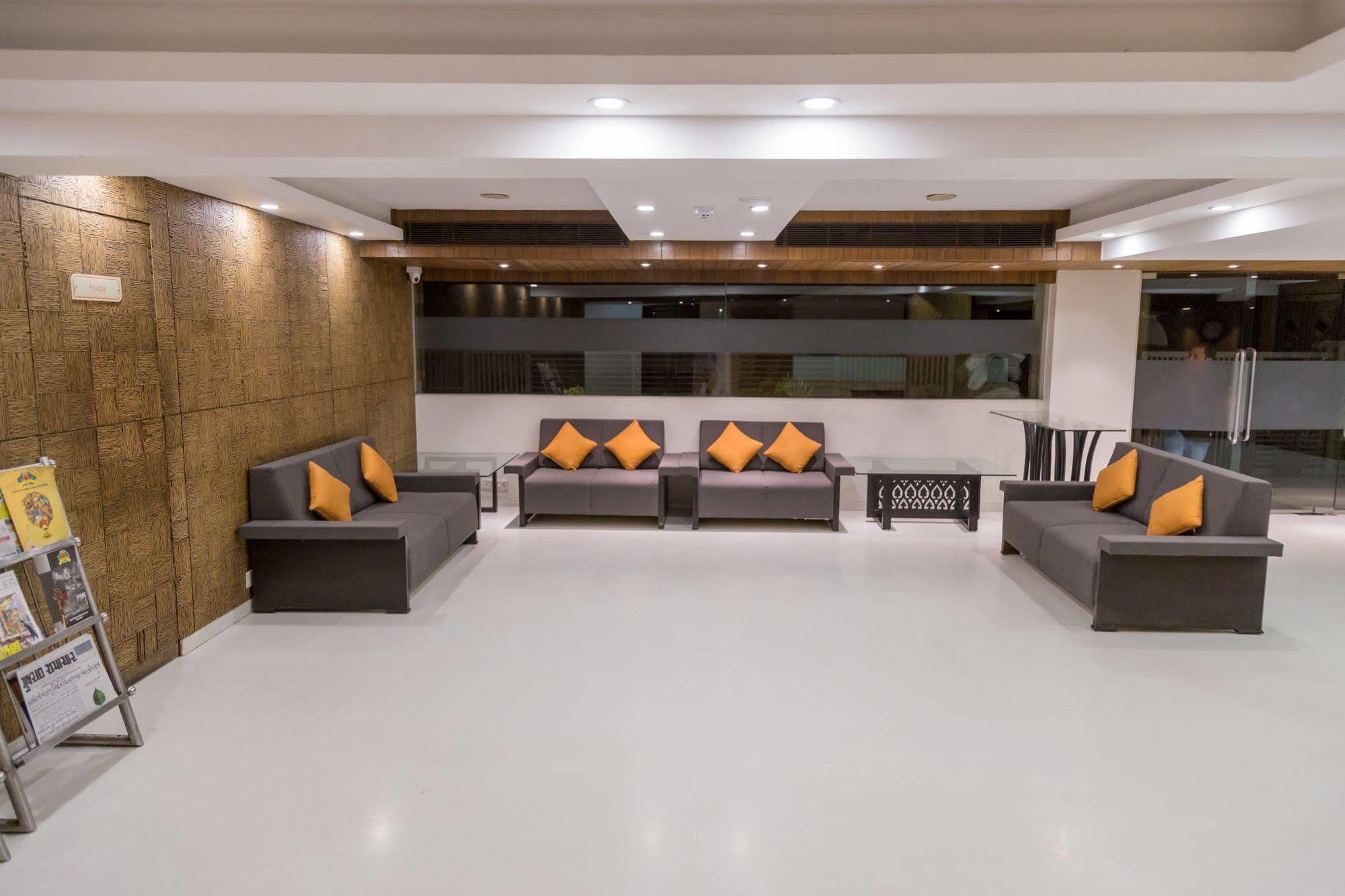 Hotel Ahmedabad Vastrapur Extérieur photo