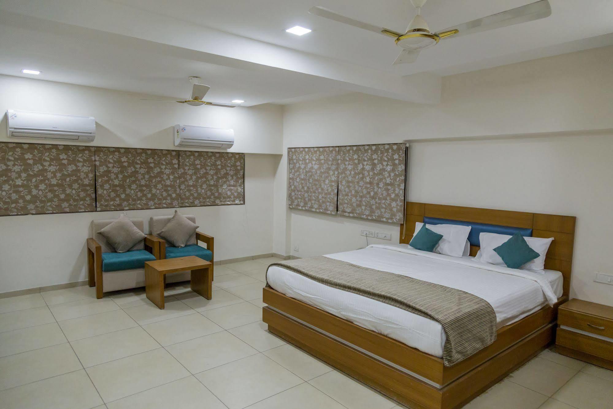 Hotel Ahmedabad Vastrapur Extérieur photo