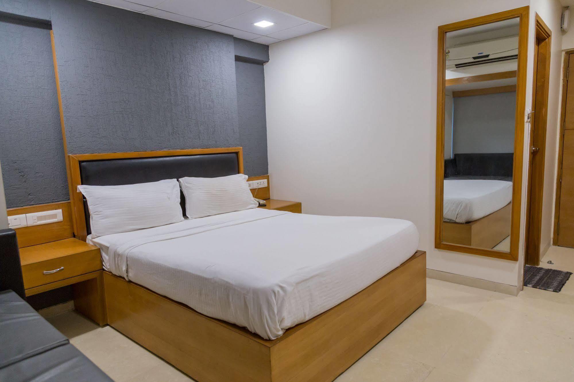 Hotel Ahmedabad Vastrapur Extérieur photo